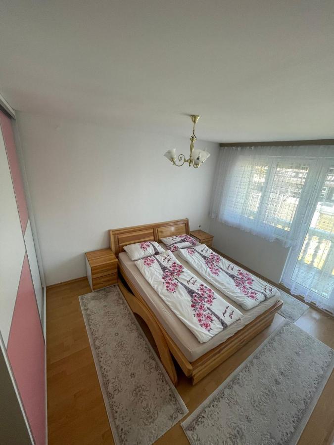 Kod Bajrame Hotel Szarajevó Kültér fotó