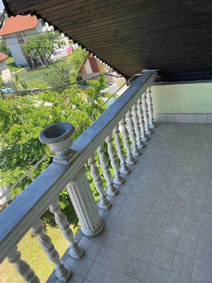 Kod Bajrame Hotel Szarajevó Kültér fotó